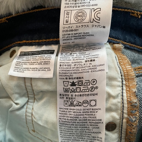 Levi women's 501 (25W, 30L) distressed medium washed jeans - high waisted - Picture 6 of 6